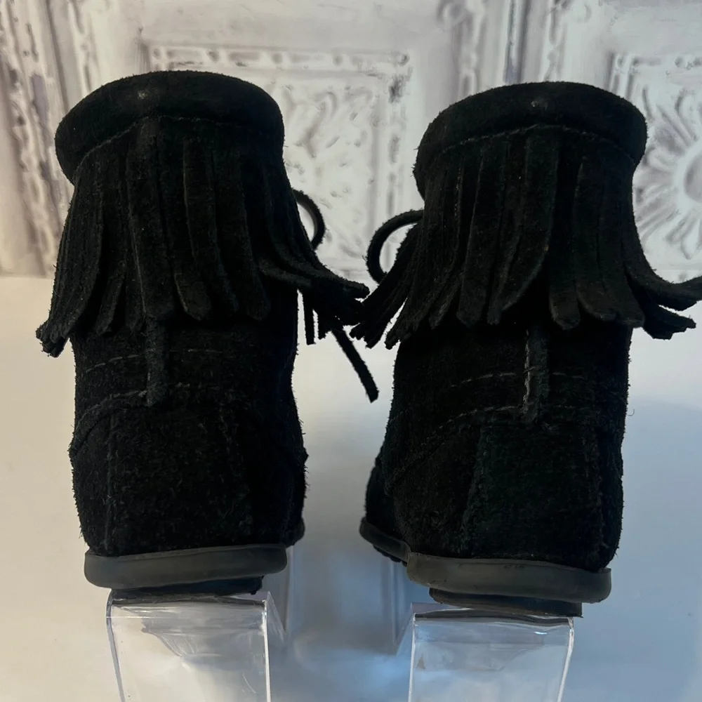 Minnetonka Kids Tramper Boot Suede Moccasin Lace-Up Ankle Boots Black Kids 11